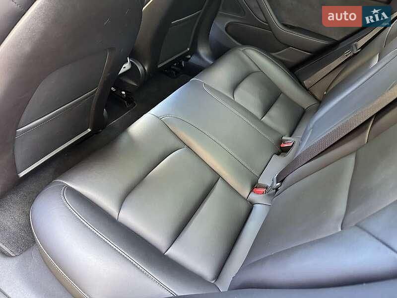 Седан Tesla Model 3 2018 в Львове