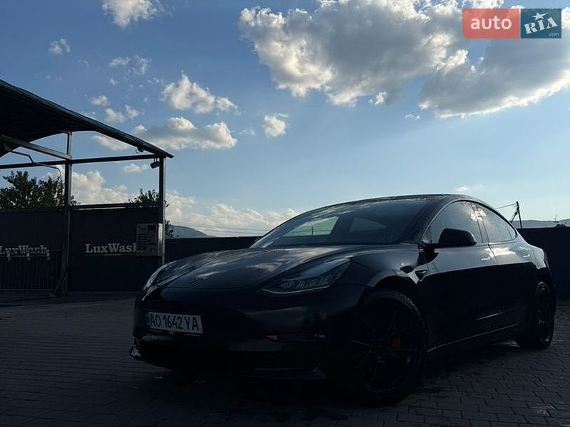 Седан Tesla Model 3 2019 в Тячеве