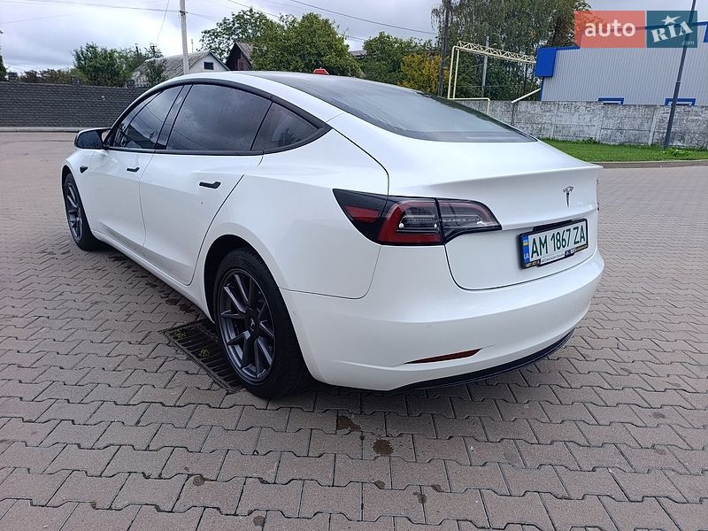 Седан Tesla Model 3 2021 в Житомире
