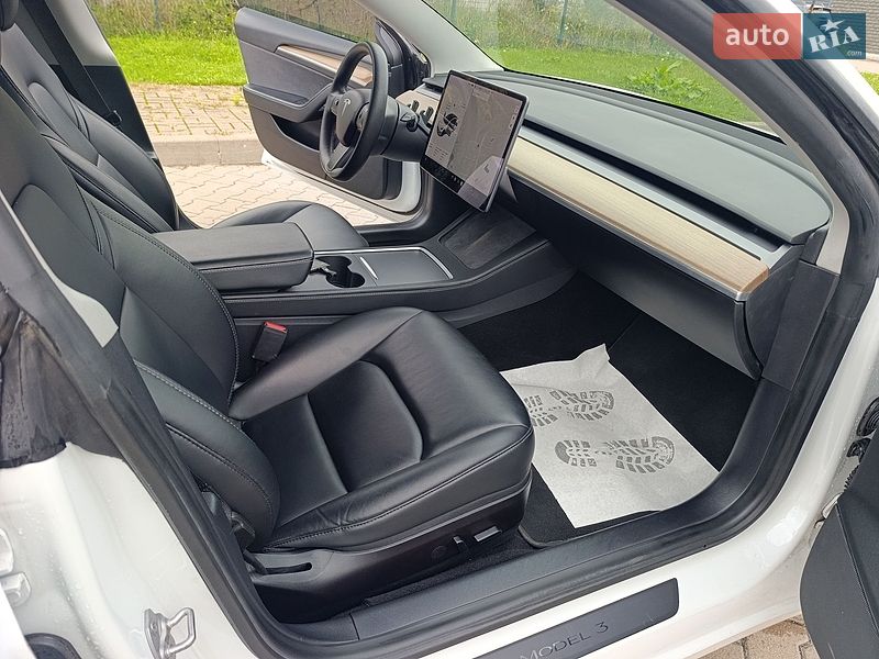Седан Tesla Model 3 2021 в Житомире