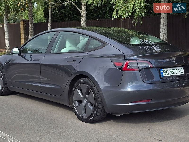 Седан Tesla Model 3 2021 в Киеве