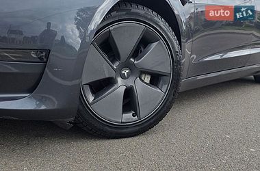 Седан Tesla Model 3 2021 в Киеве