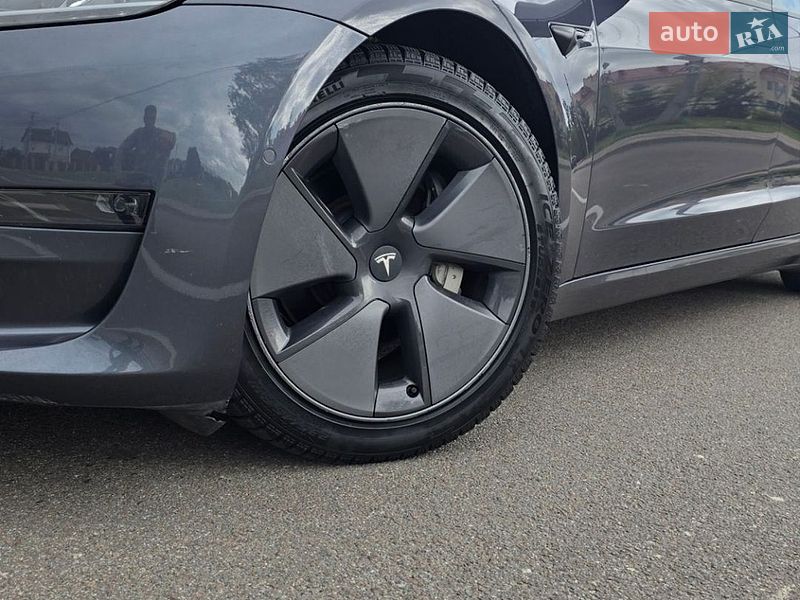 Седан Tesla Model 3 2021 в Киеве