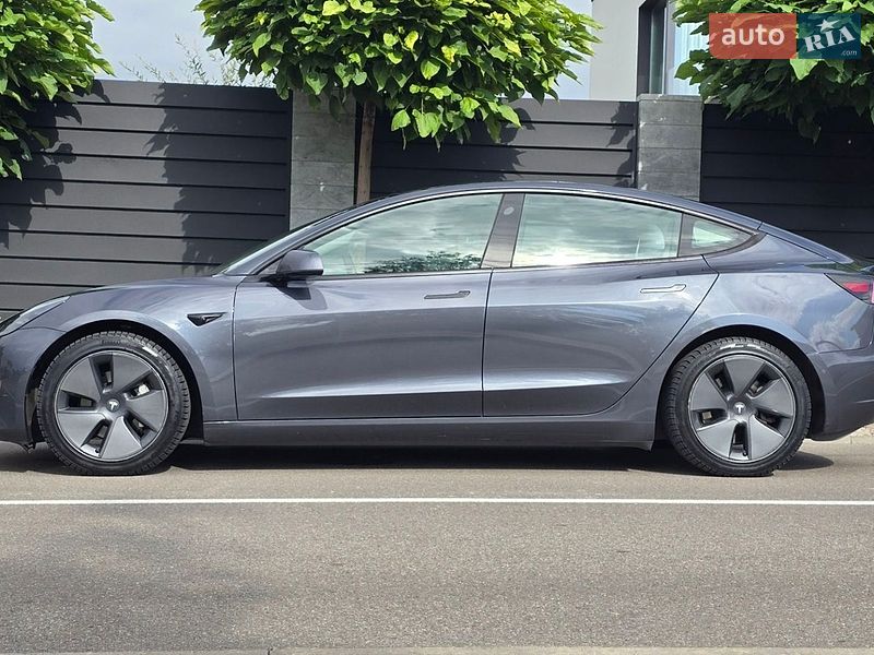 Седан Tesla Model 3 2021 в Киеве
