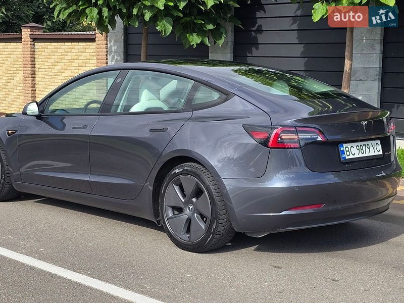 Седан Tesla Model 3 2021 в Киеве