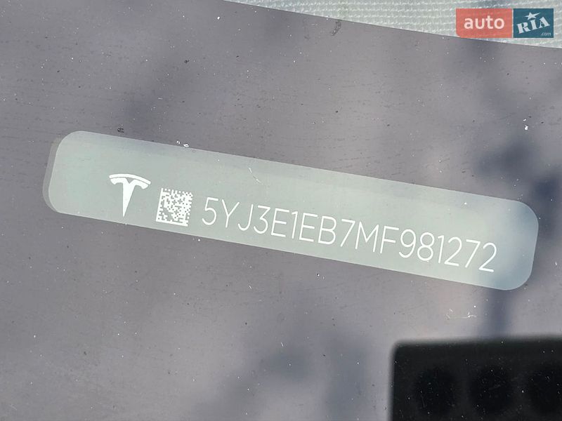 Седан Tesla Model 3 2021 в Киеве