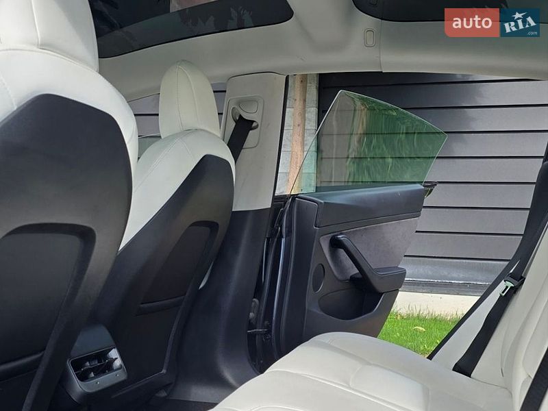 Седан Tesla Model 3 2021 в Киеве