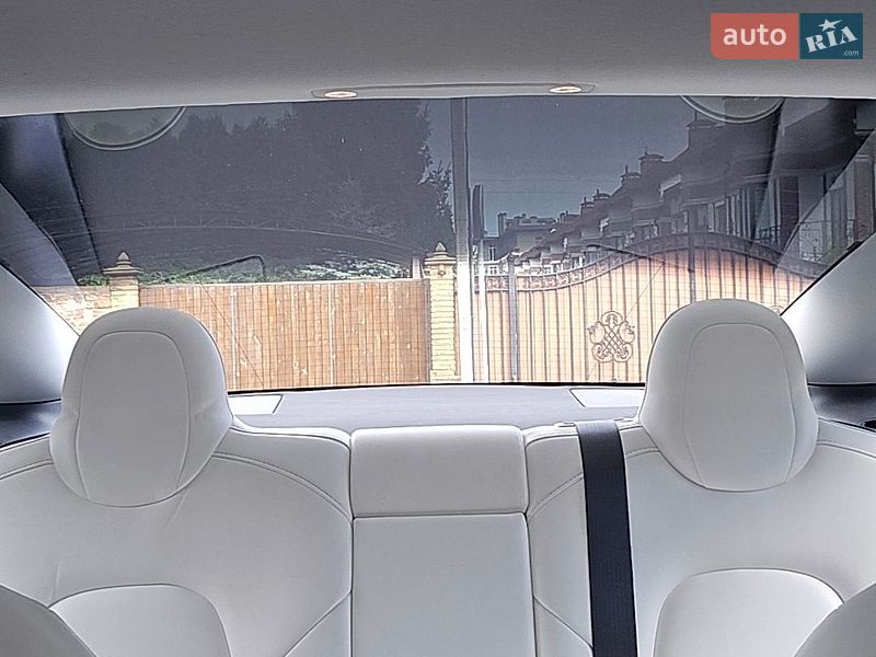 Седан Tesla Model 3 2021 в Киеве