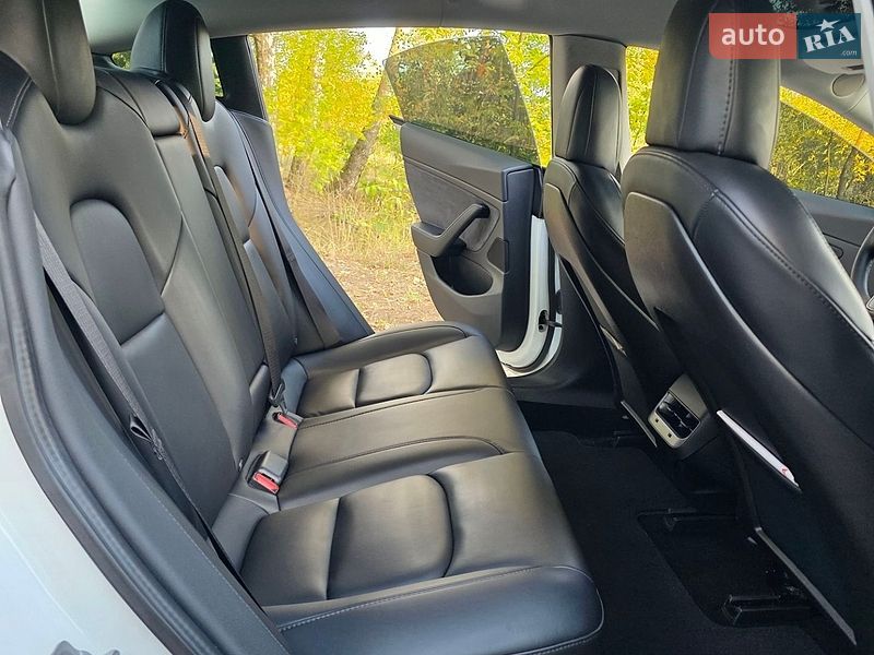 Седан Tesla Model 3 2019 в Ковелі