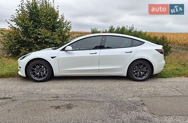 Седан Tesla Model 3 2021 в Киеве
