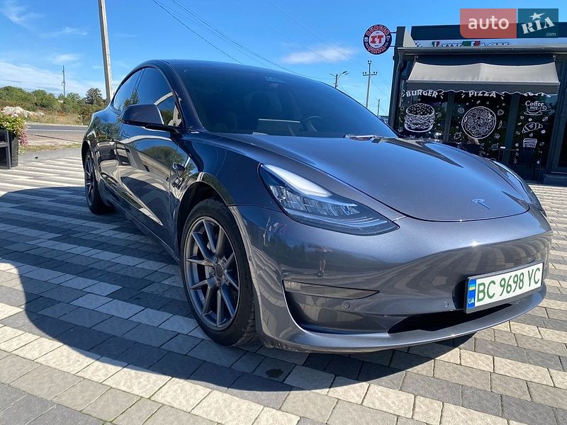 Tesla Model 3 2021