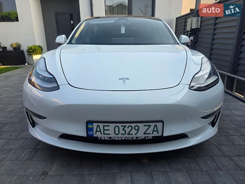 Седан Tesla Model 3 2020 в Дніпрі