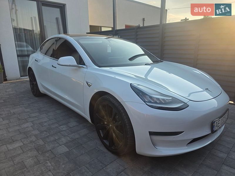 Tesla Model 3 2020