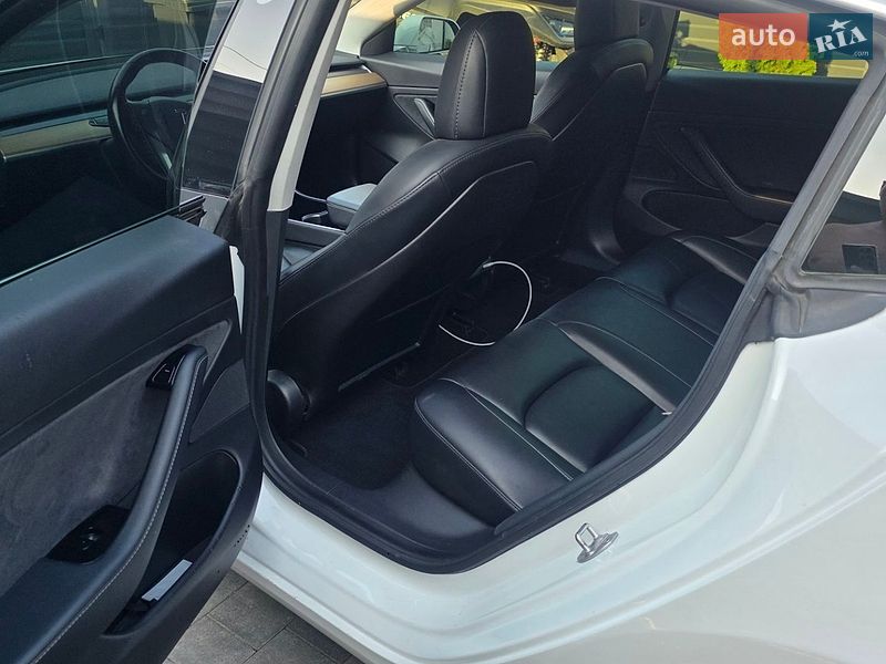 Седан Tesla Model 3 2020 в Дніпрі