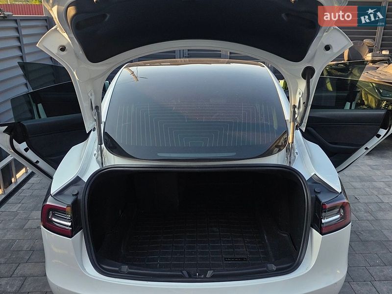 Седан Tesla Model 3 2020 в Дніпрі