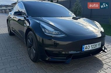Седан Tesla Model 3 2018 в Ужгороде