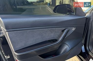 Седан Tesla Model 3 2018 в Ужгороде