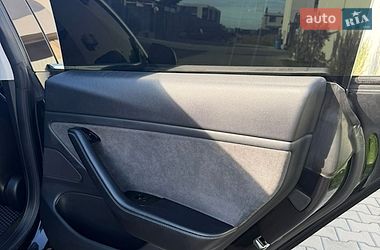 Седан Tesla Model 3 2018 в Ужгороде