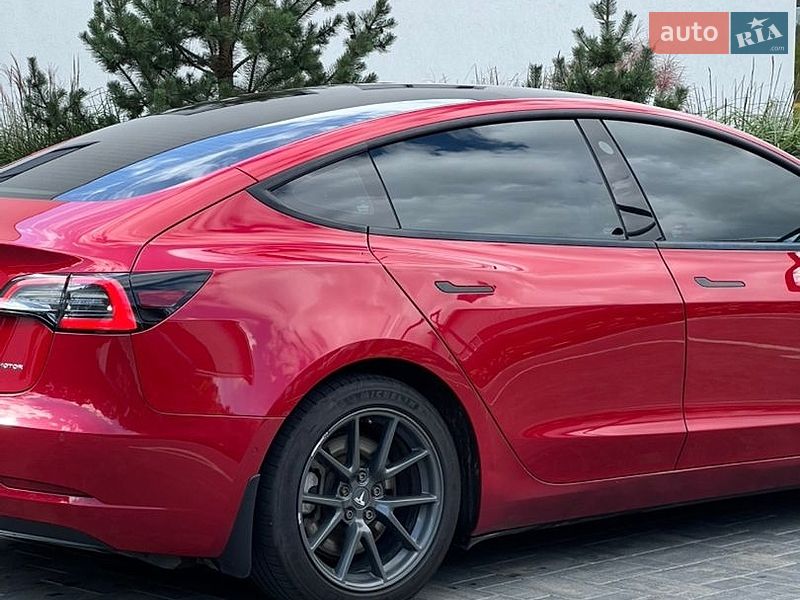 Седан Tesla Model 3 2022 в Луцке