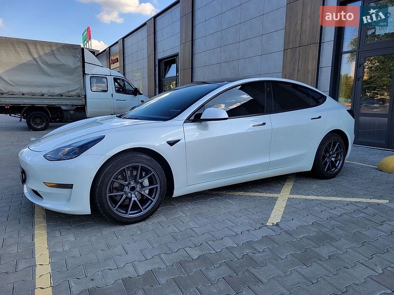 Седан Tesla Model 3 2022 в Житомирі