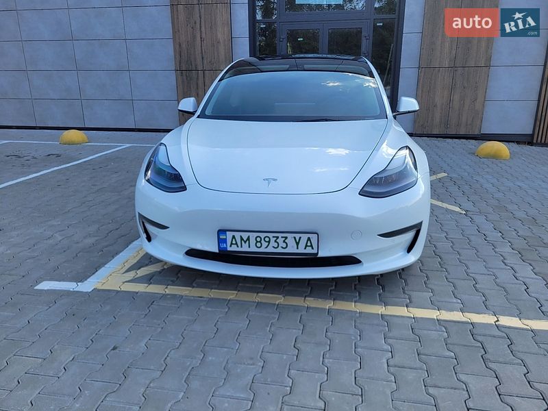 Седан Tesla Model 3 2022 в Житомирі