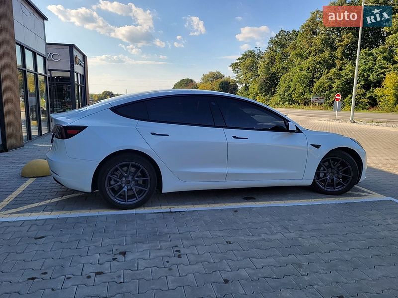 Седан Tesla Model 3 2022 в Житомирі