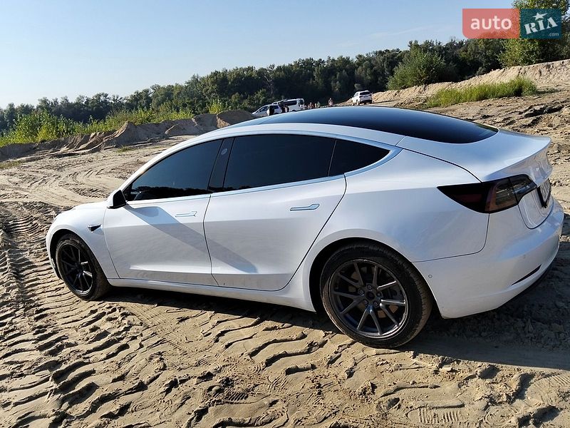 Седан Tesla Model 3 2019 в Дніпрі