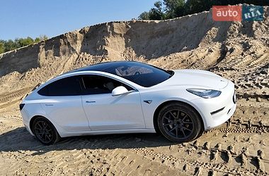 Седан Tesla Model 3 2019 в Дніпрі