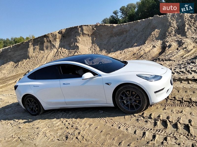 Седан Tesla Model 3 2019 в Дніпрі