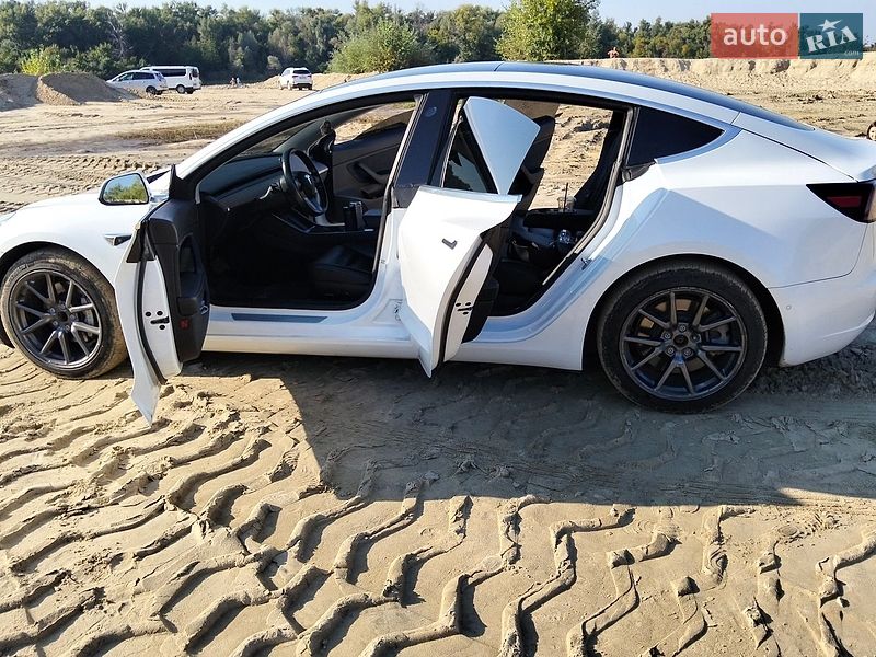 Седан Tesla Model 3 2019 в Дніпрі
