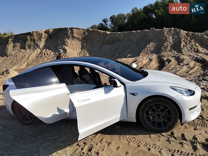 Седан Tesla Model 3 2019 в Дніпрі