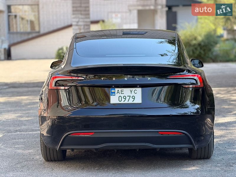 Седан Tesla Model 3 2024 в Кам'янському