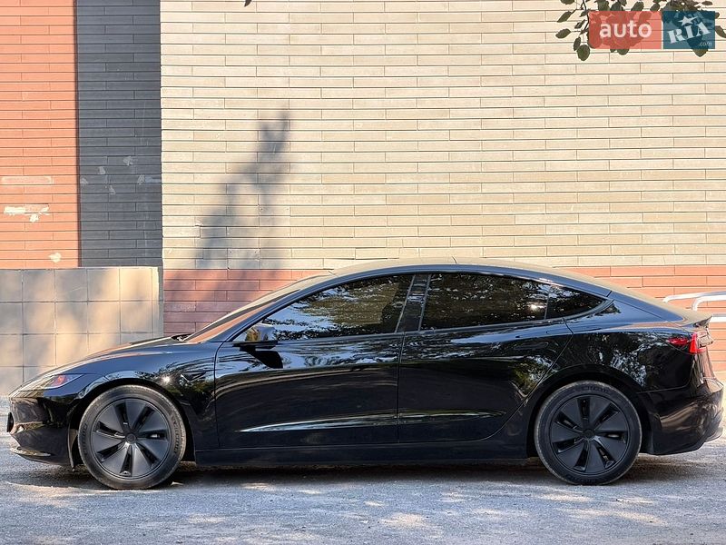 Седан Tesla Model 3 2024 в Кам'янському