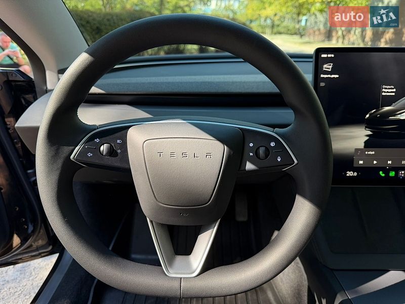 Седан Tesla Model 3 2024 в Кам'янському