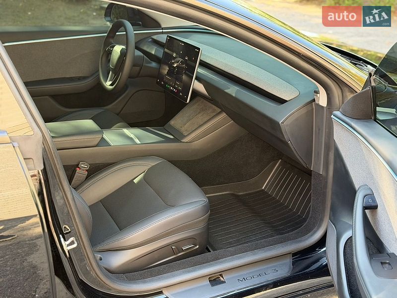 Седан Tesla Model 3 2024 в Кам'янському