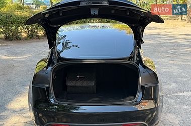 Седан Tesla Model 3 2024 в Кам'янському