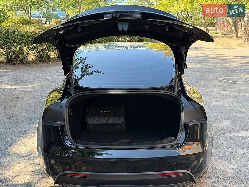 Седан Tesla Model 3 2024 в Кам'янському
