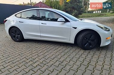 Седан Tesla Model 3 2021 в Киверцах