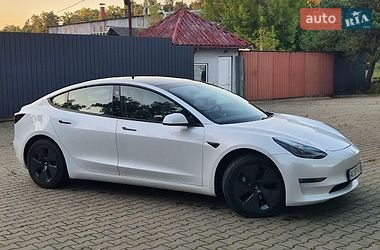 Седан Tesla Model 3 2021 в Киверцах