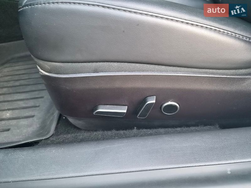 Седан Tesla Model 3 2021 в Киверцах