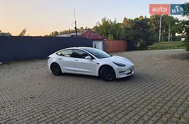Седан Tesla Model 3 2021 в Киверцах