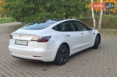 Седан Tesla Model 3 2021 в Киверцах