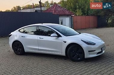 Седан Tesla Model 3 2021 в Киверцах