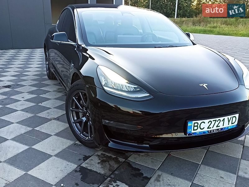 Седан Tesla Model 3 2018 в Самборі