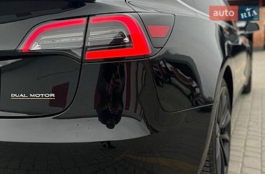 Седан Tesla Model 3 2019 в Києві