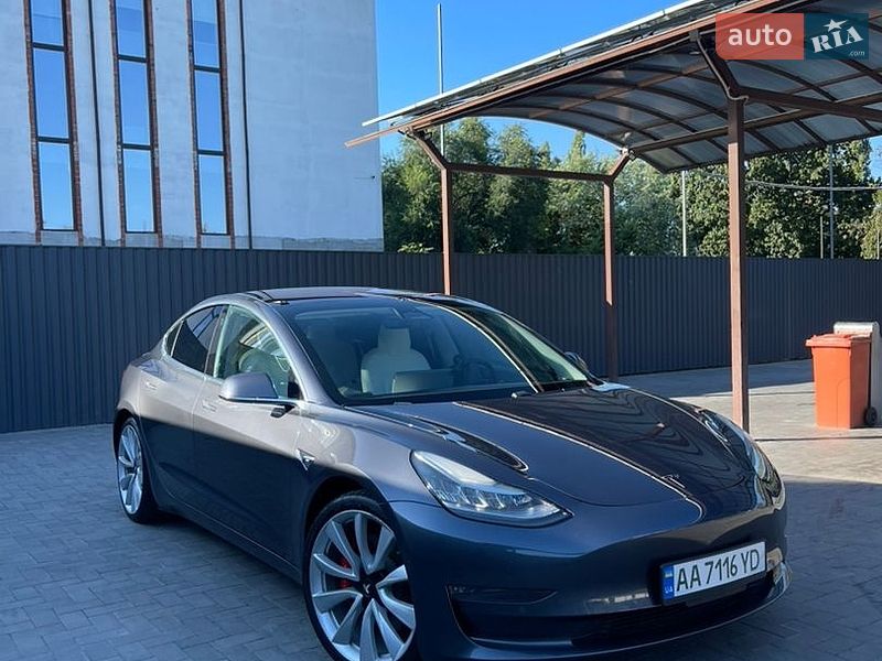 Седан Tesla Model 3 2018 в Кременчуге