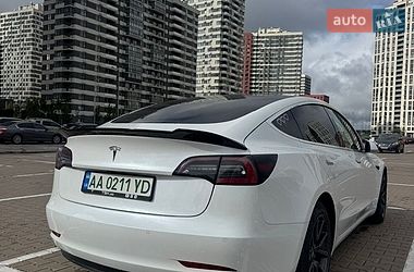 Седан Tesla Model 3 2019 в Києві
