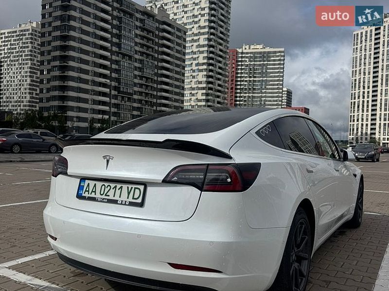 Седан Tesla Model 3 2019 в Києві