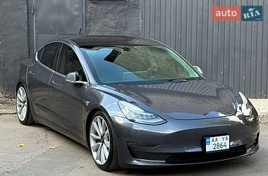 Седан Tesla Model 3 2018 в Киеве
