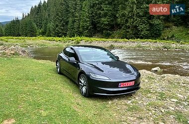 Седан Tesla Model 3 2025 в Ужгороде